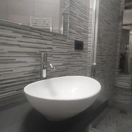 לינה וארוחת בוקר 1930