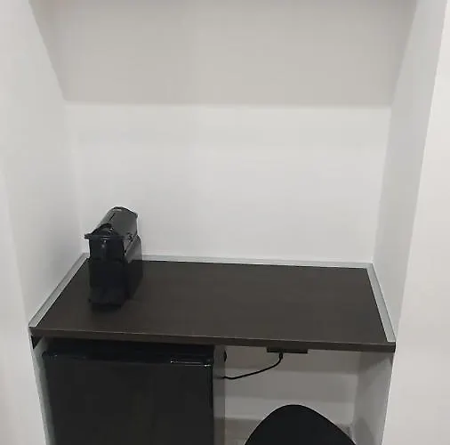 1930 לינה וארוחת בוקר 4*